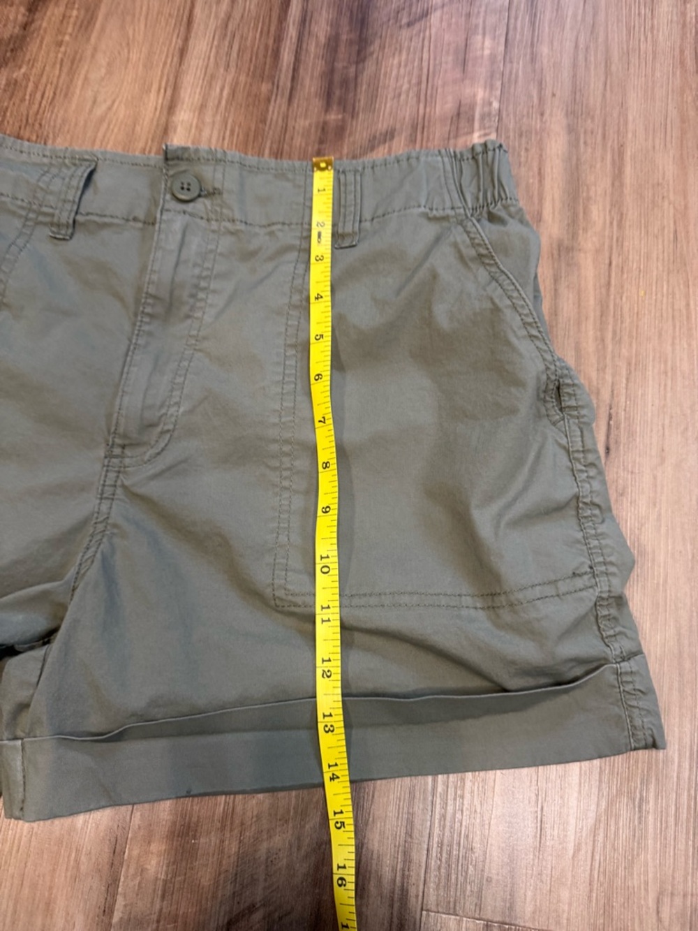 Sanctuary Army Green Utility Roll-Cuff Shorts with Pockets, Size XL - Picture 8 of 12